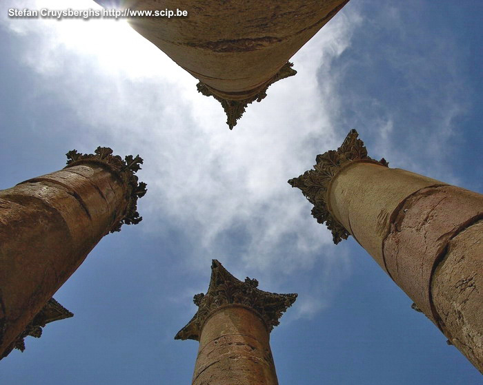 Jerash - Artemistempel De mooie Korintische zuilen van de Artemistempel zijn 13 meter hoog. Stefan Cruysberghs